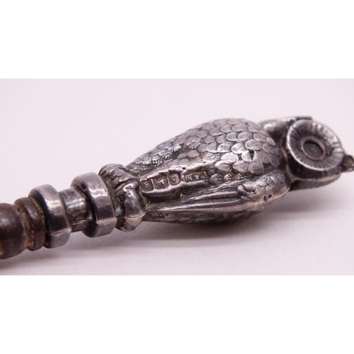 39 - EDWARDIAN NOVELTY SILVER OWL BUTTON HOOK 1906