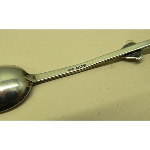 186 - CASED SET OF SIX TEASPOONS AND SUGAR TONGS AND ONE OTHER SILVER TEASPOON