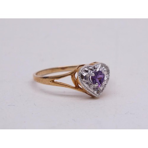 100 - 9ct gold heart ring