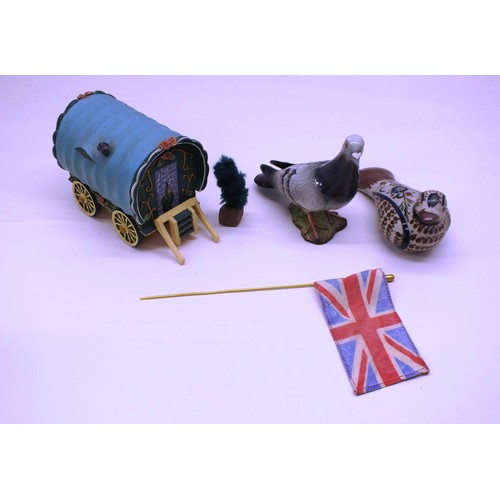 214 - COLLECTABLE LOT INCLUDES BESWICK PIGEON, CERAMIC ORNAMENTAL GYPSY CARAVAN