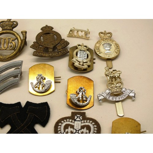 239 - BAG OF VARIOUS MILITARY BADGES