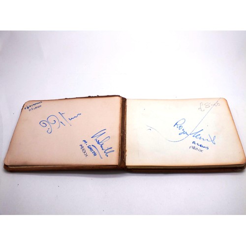 290 - AUTOGRAPH BOOK WITH MIDDLESEX AND SURREY CRICKET TEAM AUTOGRAPHS INCLUDING TITMUS, BUTCHER, LEWIS ET... 