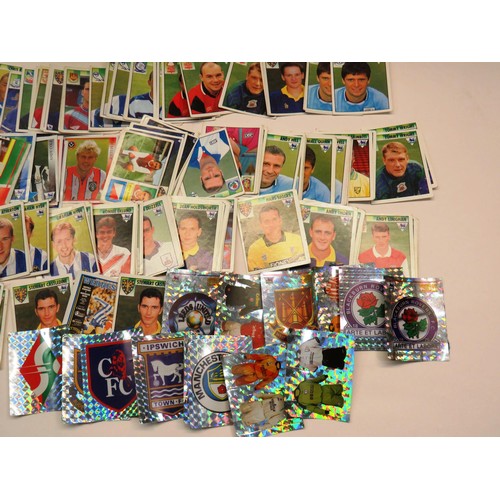 195 - VINTAGE LOT OF COLLECTABLE FOOTBALL CARDS