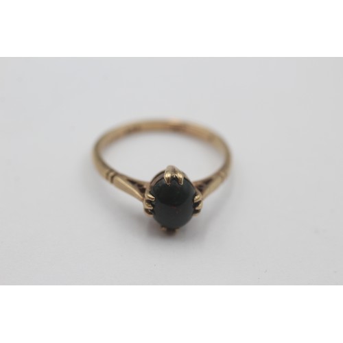 408 - 9ct gold vintage bloodstone solitaire ring (2.3g) SIZE P