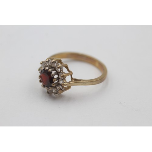 420 - 9ct gold vintage garnet & clear gemstone halo dress ring (2.6g) SIZE N