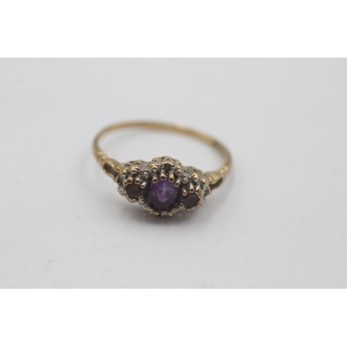 432 - 9ct gold vintage amethyst & diamond three stone halo ring (1.8g) SIZE P