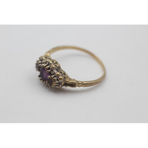 432 - 9ct gold vintage amethyst & diamond three stone halo ring (1.8g) SIZE P