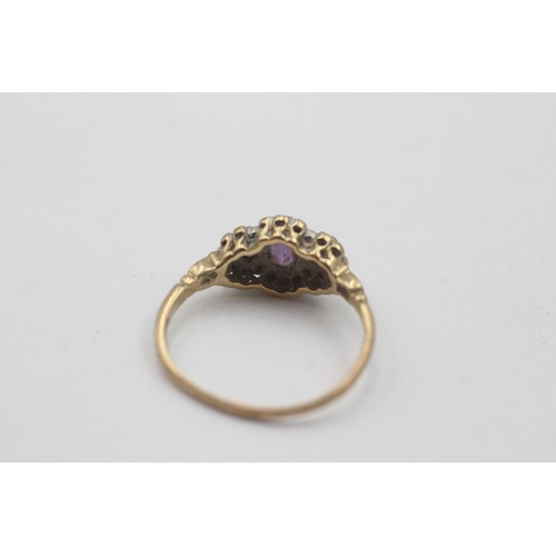 432 - 9ct gold vintage amethyst & diamond three stone halo ring (1.8g) SIZE P