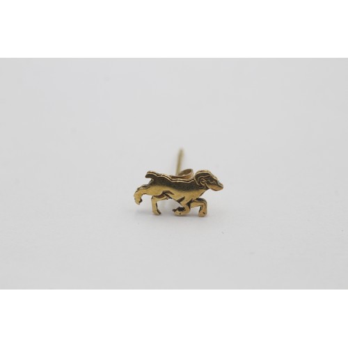 444 - 9ct gold capricorn stud earrings (0.9g)