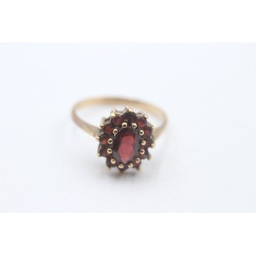 472 - 9ct gold vintage garnet cluster dress ring (2.5g) SIZE N