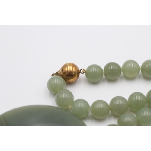 532 - 14ct gold clasp nephrite beads single strand necklace (99.1g)