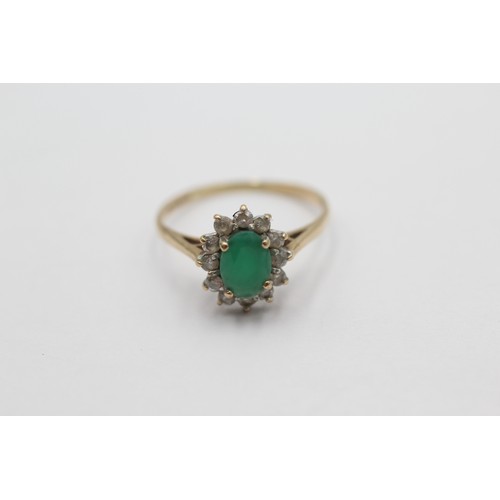 536 - 9ct gold chrysoprase & clear gemstone halo dress ring (1.6g) SIZE N