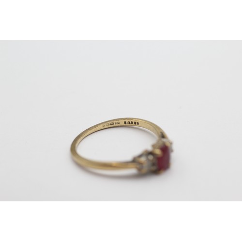 565 - 9ct gold ruby & diamond three stone dress ring (1.8g) SIZE P