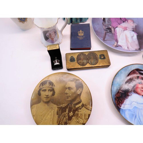 190 - BOX OF QUEEN MOTHER MEMORABILIA INCLUDES CUPS, PLATES, TINS ETC