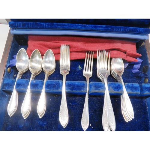 129 - VINTAGE CANETEEN COMMUNITT PLATE CUTLERY AND OTHER CUTLERY