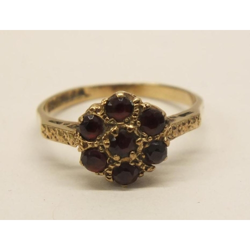 308 - 9ct GOLD GARNETS CLUSTER RING SIZE N, 2.2g