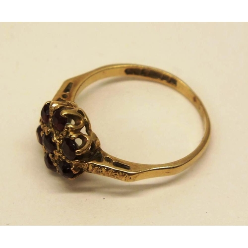 308 - 9ct GOLD GARNETS CLUSTER RING SIZE N, 2.2g