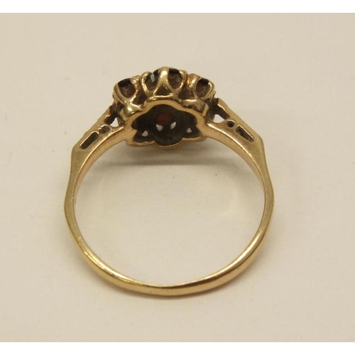 308 - 9ct GOLD GARNETS CLUSTER RING SIZE N, 2.2g