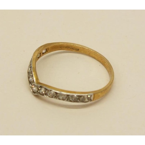 310 - 9ct GOLD CZ WISHBONE RING SIZE O, 1.1g