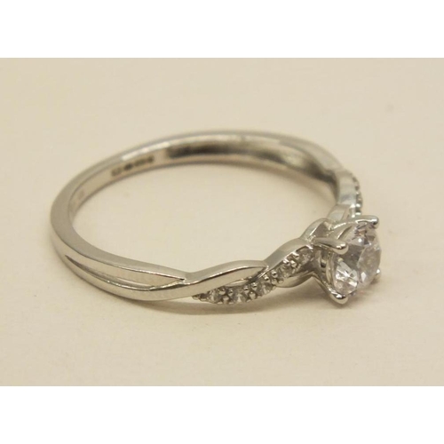 324 - 9ct WHITE GOLD CZ STONE RING SIZE O. 1.6g