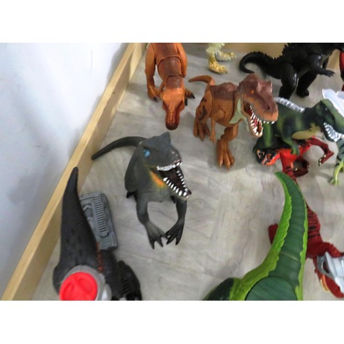 169 - LARGE LOT OF JURASSIC PARK LARGE DINOSAURS