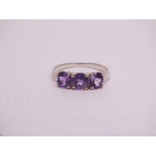 371 - GEMPORIA SILVER RING