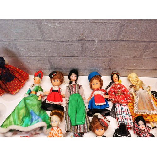 189 - COLLECTION OF 45 REXARD DOLLS - VARIOUS SIZES, HISTORICAL FIGURES AND NATIONAL COUNTRY DOLLS