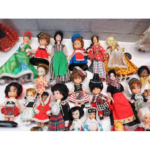 189 - COLLECTION OF 45 REXARD DOLLS - VARIOUS SIZES, HISTORICAL FIGURES AND NATIONAL COUNTRY DOLLS