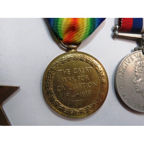 206 - 3 x WWII, WWI MEDALS