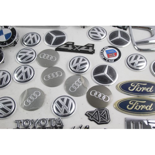 414 - Job Lot Assorted AUTOMOBILIA Car Logo Badges Inc Mercedes, Audi, Bmw