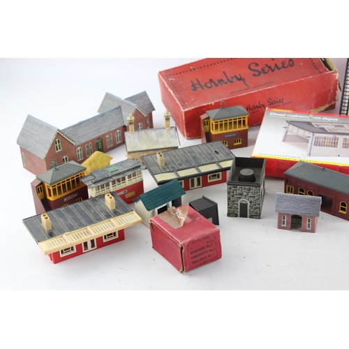 665 - Job Lot Model Railway Accessories Inc HORNBY 0 Gauge, Boxed & Level Crossing Etc