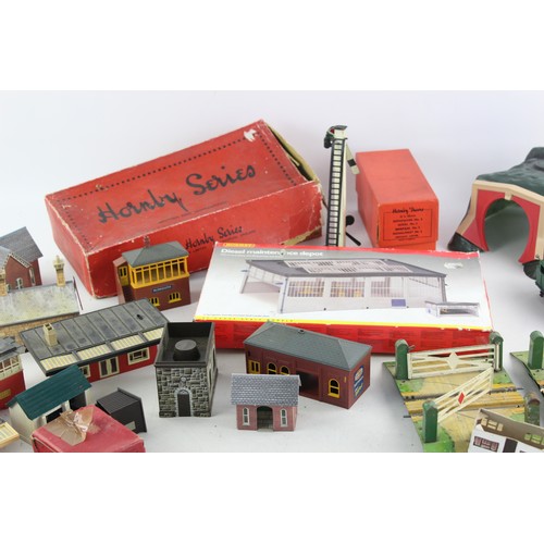 665 - Job Lot Model Railway Accessories Inc HORNBY 0 Gauge, Boxed & Level Crossing Etc