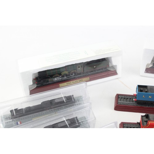 677 - 12 x Model Display Trains Inc Mallard, Duchess of Sutherland Etc