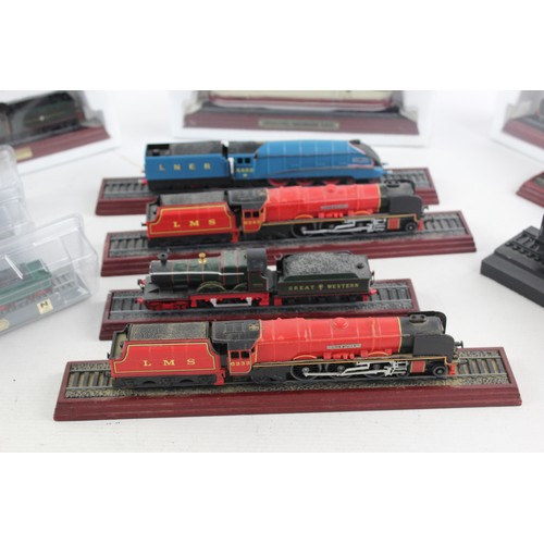 677 - 12 x Model Display Trains Inc Mallard, Duchess of Sutherland Etc