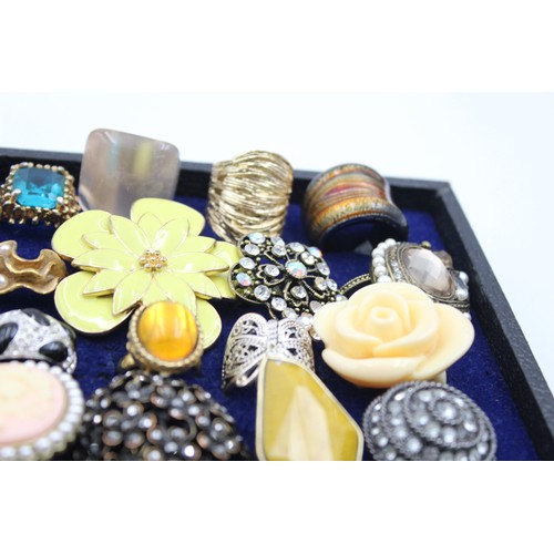 679 - 35 X Assorted Statement Costume Rings