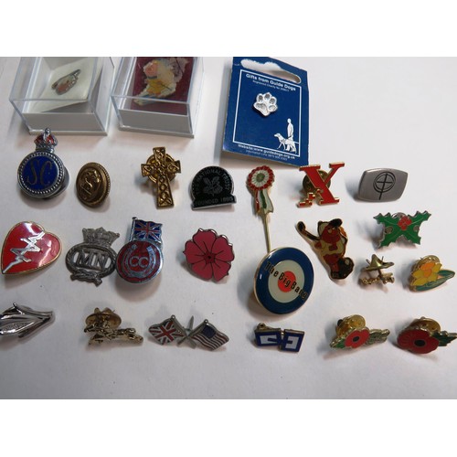 51 - LARGE COLLECTION OF VINTAGE PIN BADGES TO INCLUDE DISNEY