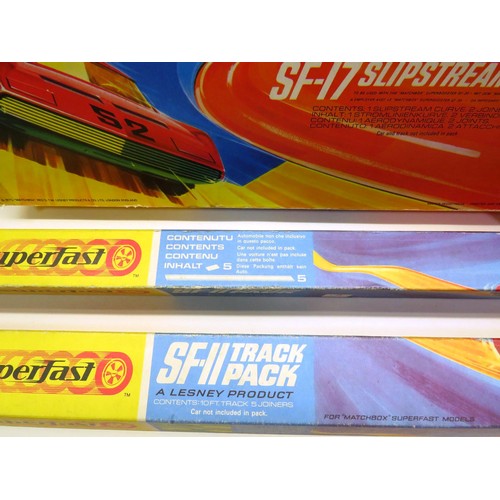 67 - MATCHBOX SUPERFAST COLLECTION TO INCLUDE SUPERBOOSTER, SLIPSTREAM CURVE AND TWO TRACK PADS