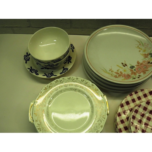 146 - SHELF LOTS OF CROCKERY INCLUDES ROYAL TUDOR, TEA CLIPPER, HEDGE ROSE, ROYAL DOULTON WARRANTED 22KT G... 