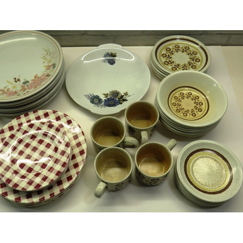 146 - SHELF LOTS OF CROCKERY INCLUDES ROYAL TUDOR, TEA CLIPPER, HEDGE ROSE, ROYAL DOULTON WARRANTED 22KT G... 