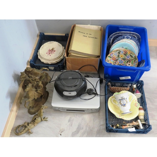 147 - MISCELLANEOUS LOT INCLUDES VIDEO PLAYER, RADIO, DRAGON, 2 X METAL HORSE AND RIDERS, VARIOUS PLATES, ... 