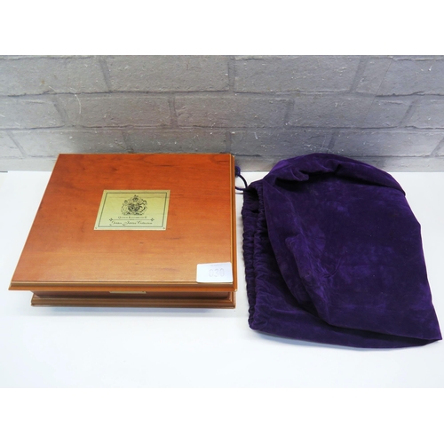 30 - QUEEN ELIZABETH II GOLDEN JUBILEE COIN COLLECTION BOX WITH VELVET BAG