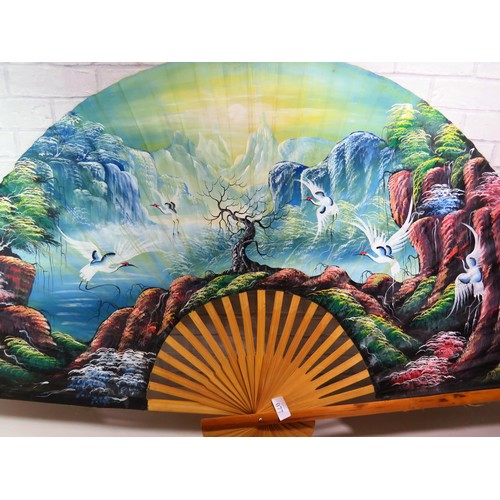 77 - LARGE VINTAGE CHINESE HAND PAINTED FAN AND ORIENTAL BOX