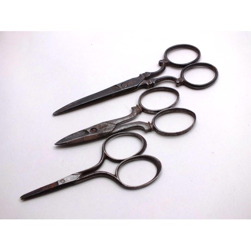 175 - ANTIQUE SNAKE SKIN SCISSORS CASE AND SCISSORS