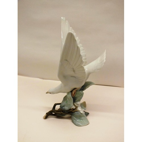 174 - LlADRO BIRD FIGURE