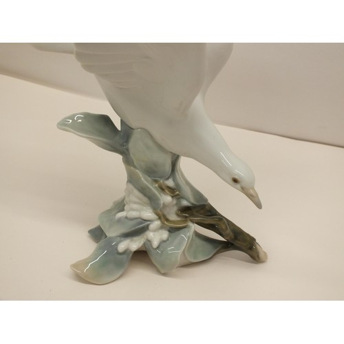 174 - LlADRO BIRD FIGURE