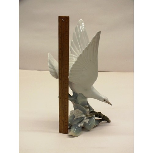 174 - LlADRO BIRD FIGURE