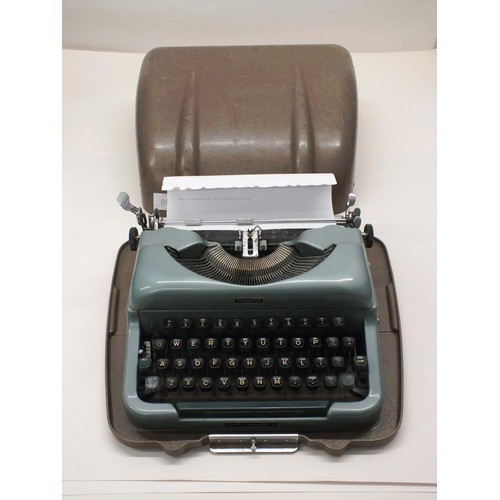 95 - VINTAGE TYPEWRITER