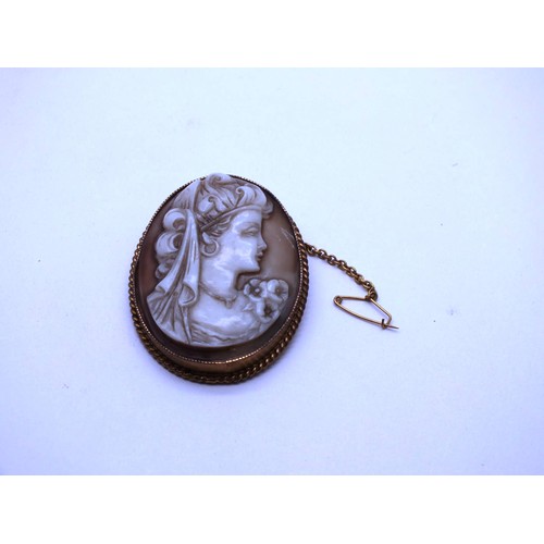 94 - ANTIQUE CARVED SHELL CAMEO BROOCH IN BOX