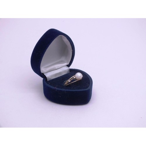 100A - 925 SILVER FAUX PEARL RING SIZE M IN BLUE VELVET HEART SHAPED RING BOX