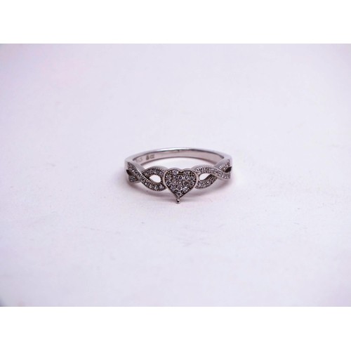 99A - 925 SILVER & CZ STONES HEART RING SIZE S IN A BLUE VELVET SHAPED RING BOX